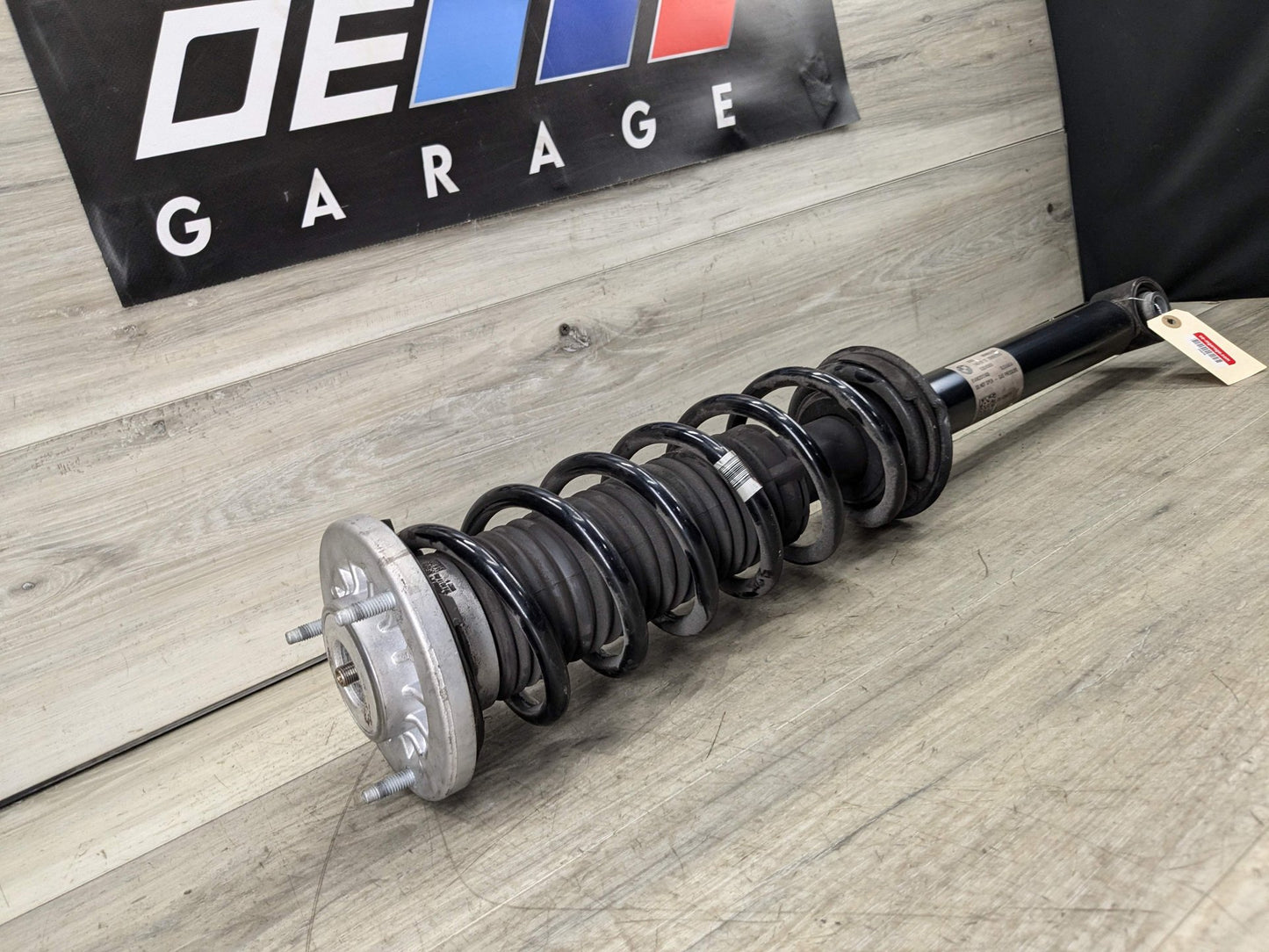 2021 BMW 540i G30 Rear Left or Right Spring Strut Shock Absorber 6896015 21-22 OEM BMW G30 540 REAR Left Right Side Strut Shock Absorber w/ Spring