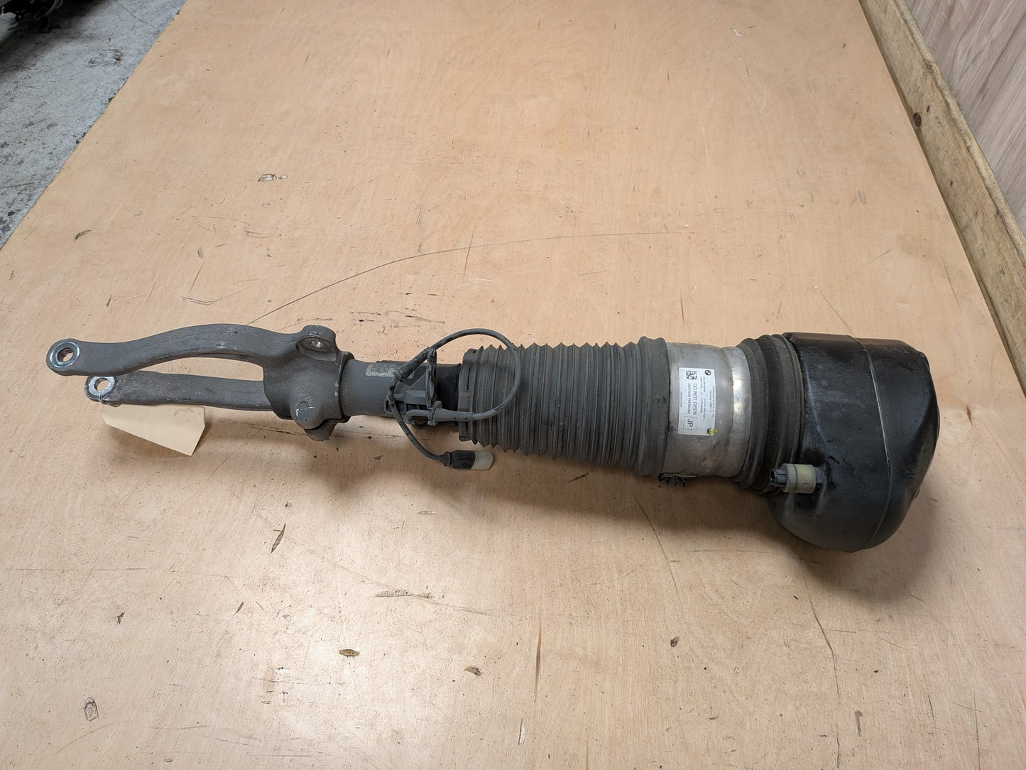 16-22 OEM BMW G11 G12 740iX 745eX 750iX B7 FRONT Left Driver Air Shock Strut