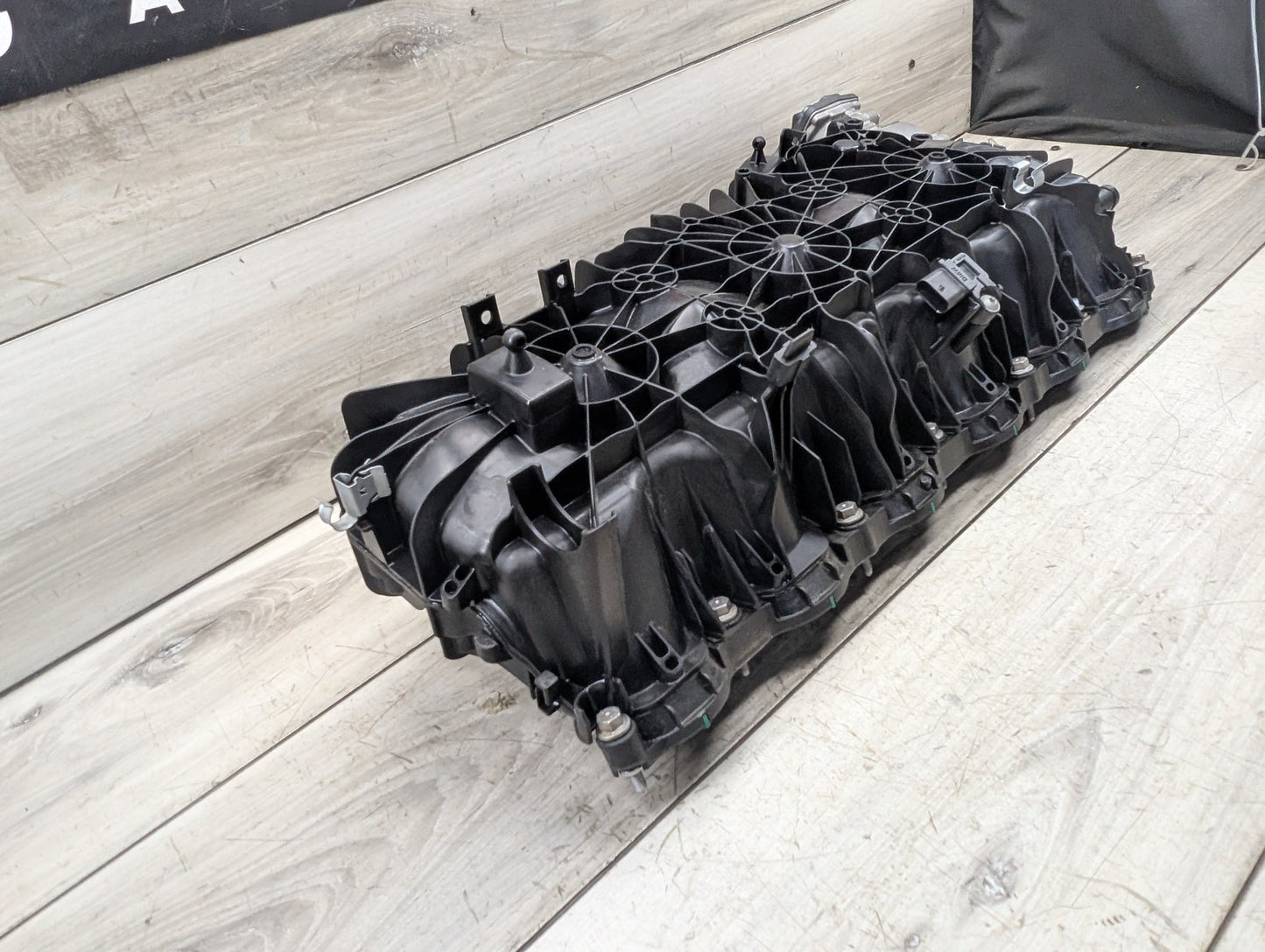 OEM BMW G01 G05 G12 G20 G42 G30 M340 M440 X3 Engine B58 Intake Manifold 8647977