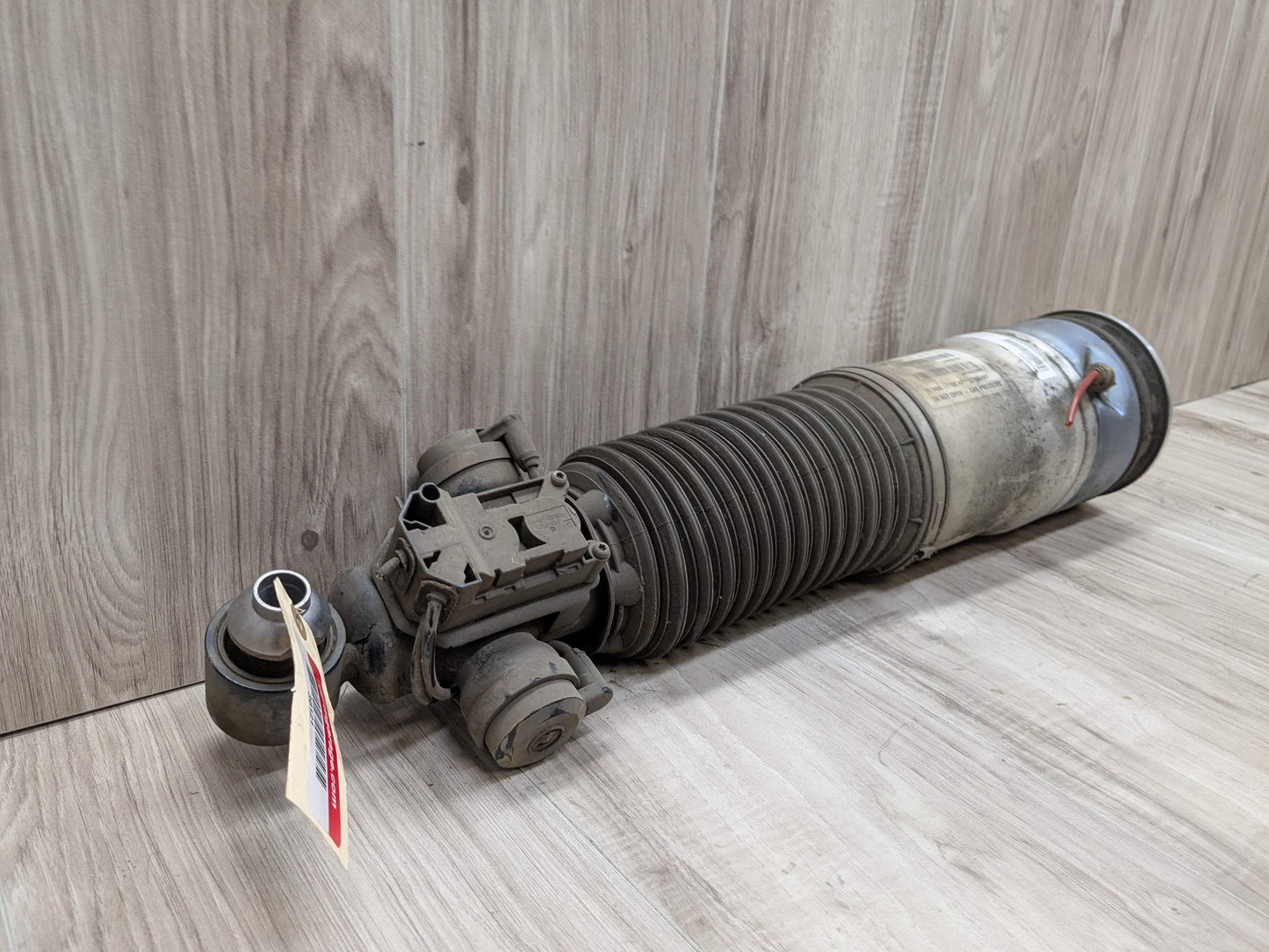 2013 BMW 750Li F02 Rear Left Driver Spring Strut Shock Absorber 6858813 13-15 LCI OEM BMW F01 F02 750 760 B7 REAR Left Driver Air Strut Shock Absorber