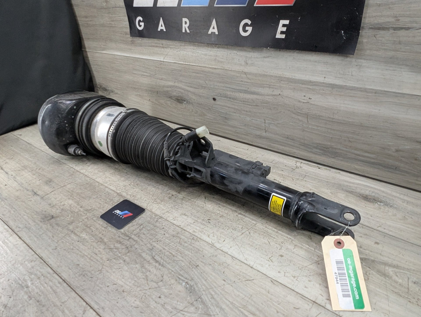 2017 BMW 740i G12 Front Right Passenger Spring Strut Shock Absorber 6877554 AFT BMW 16-22 G11 G12 740i RWD Front Right Passenger Air Shock Strut Absorber