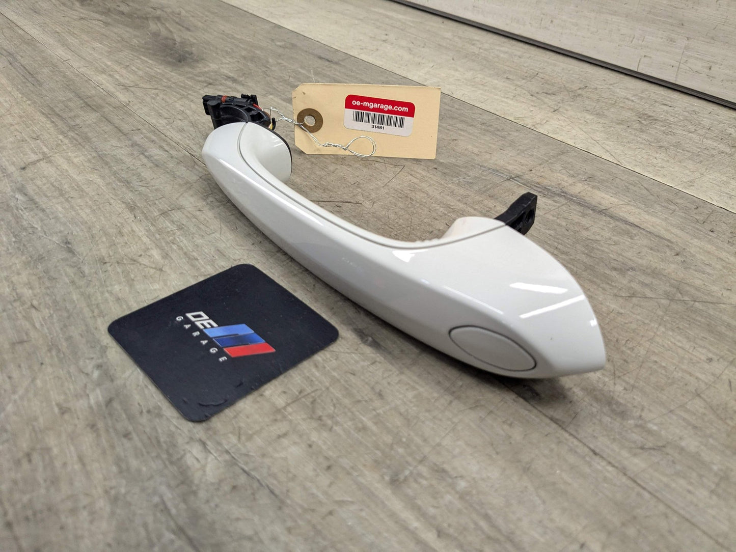 OEM BMW G20 G30 F90 M5 M8 COMFORT ACCESS Front Left Driver Door Handle White