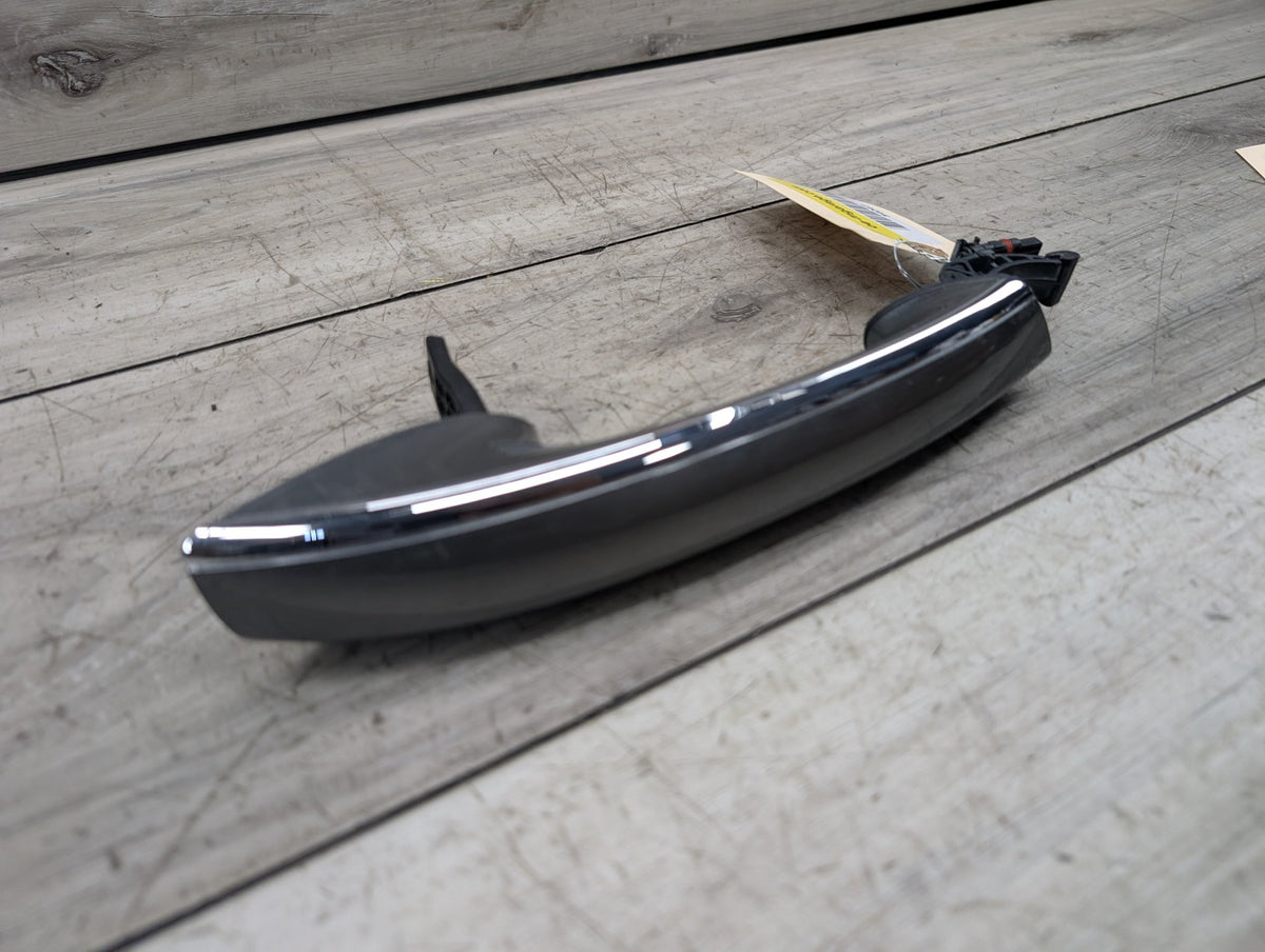 2016-2022 BMW 750i G12 Front or Rear Right Passenger Exterior Door Handle w/ Comfort Access 7413564 OEM