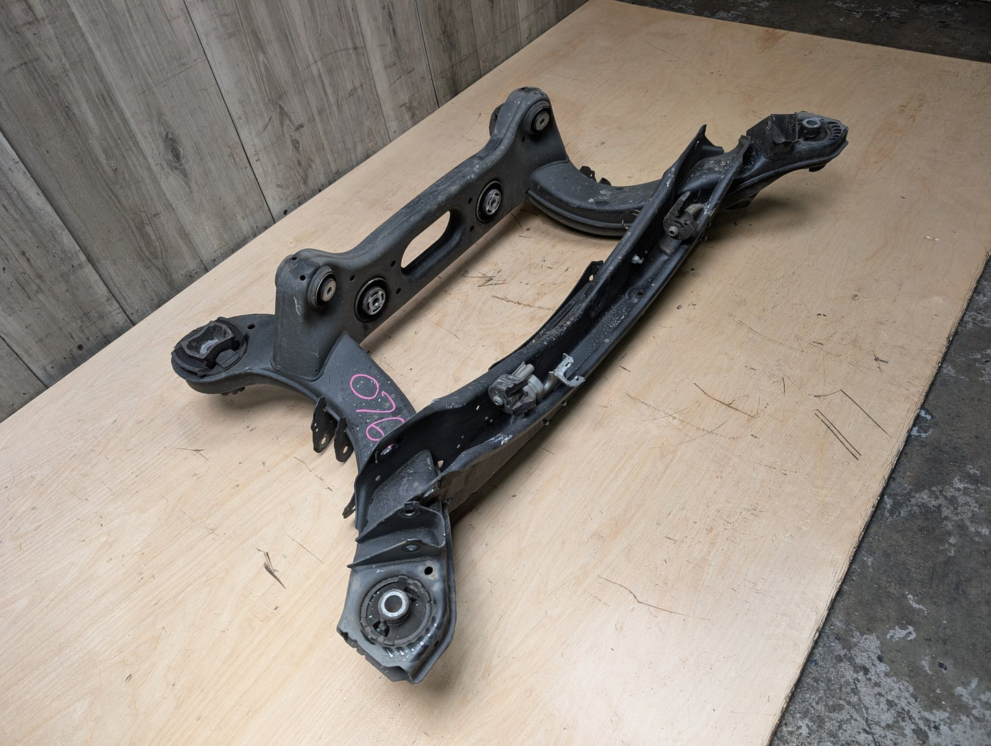 10-16 Mercedes A207 C207 W204 W207 W212 Rear Subframe Support Cradle Crossmember