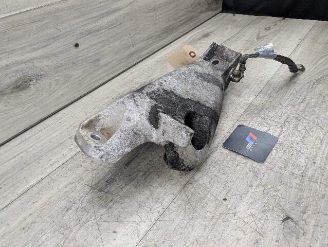09-13 OEM BMW E70 X5 Left Driver Side Engine M57 Mounting Support Bracket