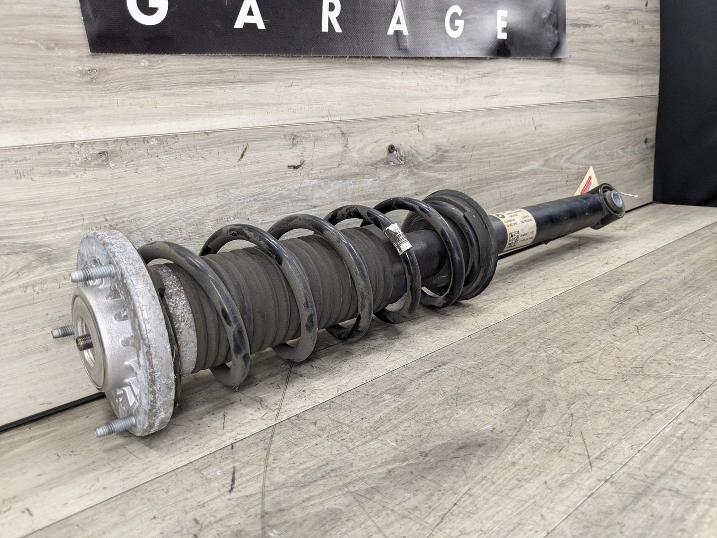 2017 BMW 540i G30 Rear Left Driver Spring Strut Shock Absorber 6866617 OEM BMW G30 530 540 REAR Left Right Side Suspension Strut Shock Absorber Spring