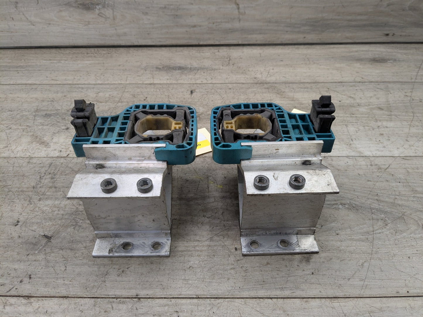 OEM BMW F90 F93 G11 G12 G16 G30 M5 Radiator Mount Support Bracket Left Right SET