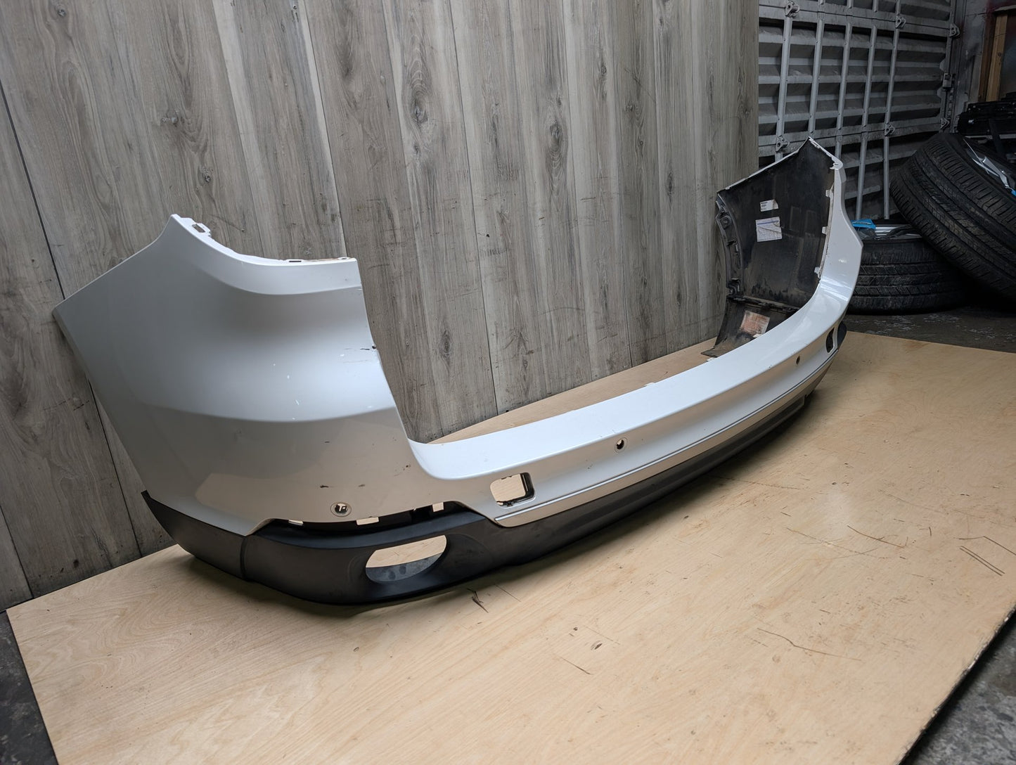*14-18 OEM BMW F15 X5 Rear Bumper Cover PDC Holes w/ Diffuser N55 N57 White MINERALWEISS METALLIC (A96)