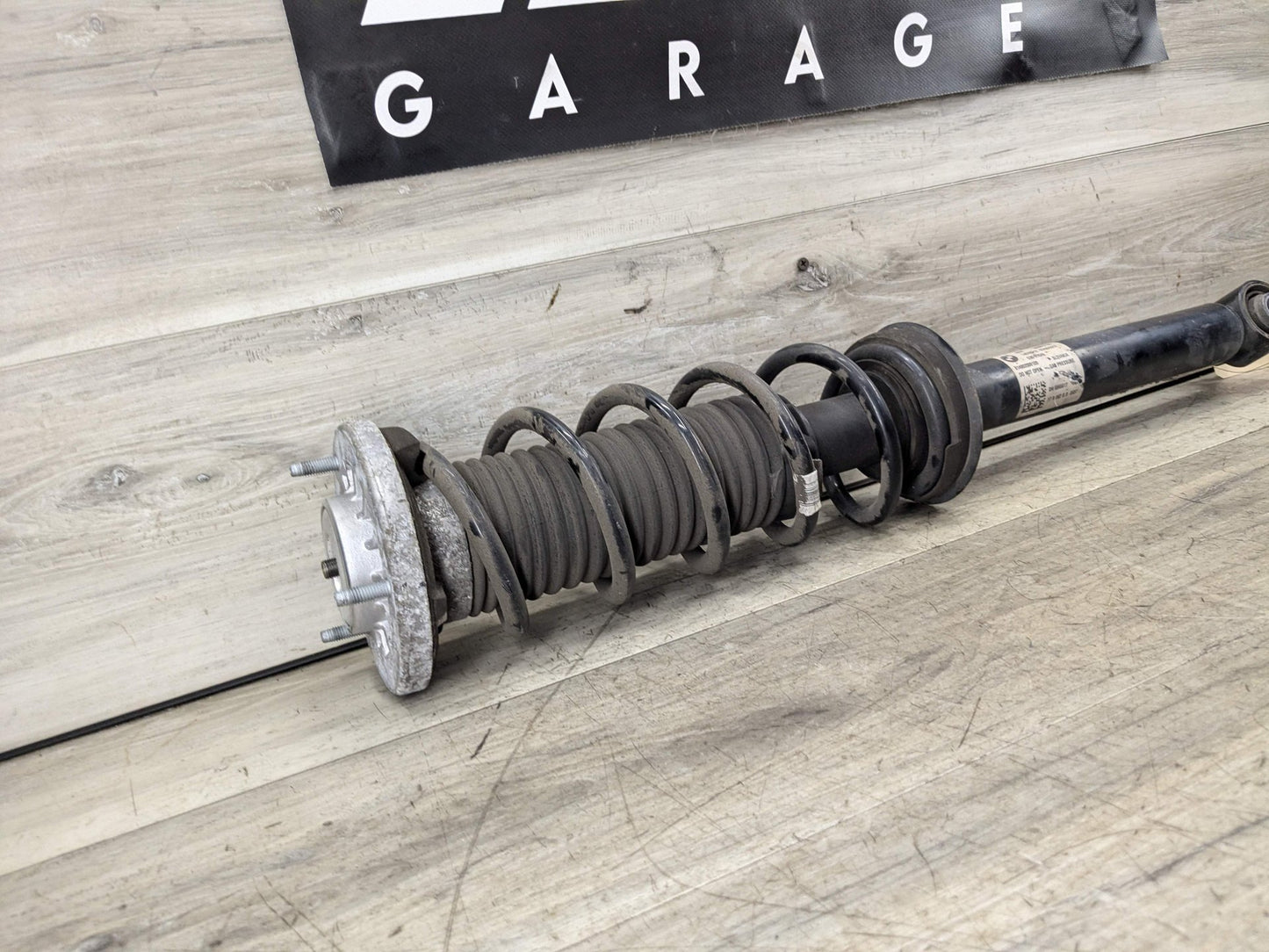 2017 BMW 540i G30 Rear Left Driver Spring Strut Shock Absorber 6866617 OEM BMW G30 530 540 REAR Left Right Side Suspension Strut Shock Absorber Spring