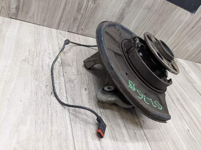 2014 Mercedes-Benz E550  Front Right Passenger Spindle Knuckle w/ Bearing 0