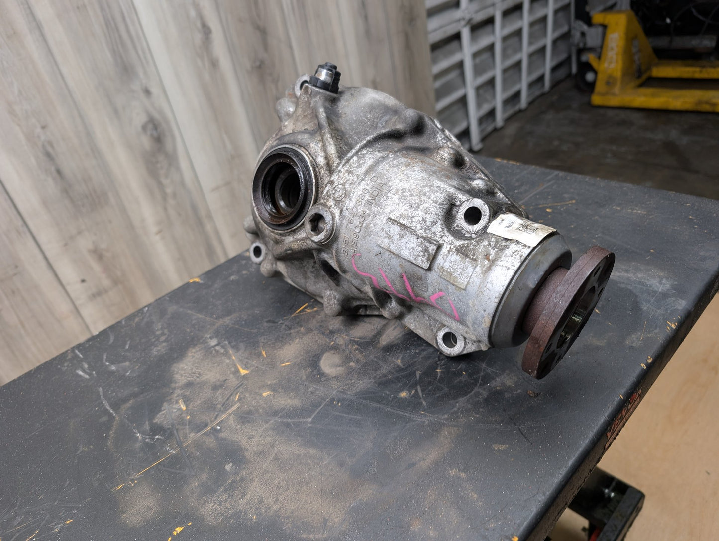 2017 BMW 340i F34 Front Axle Carrier Differential 7647386 OEM BMW G11 G12 G20 G30 xDrive AWD Front Differential Axle Gearbox Carrier 2.81