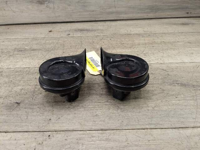 1996 - 2003 BMW Z3 E36 Alarm Horns SET 8407730 M54B25O0