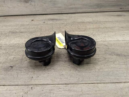 1996 - 2003 BMW Z3 E36 Alarm Horns SET 8407730 M54B25O0