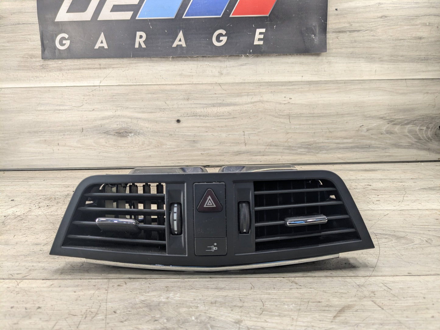 2009-2017 Mercedes-Benz E550 E-Class A207 Dashboard Dash Board Middle Center Air Vent A2078300054