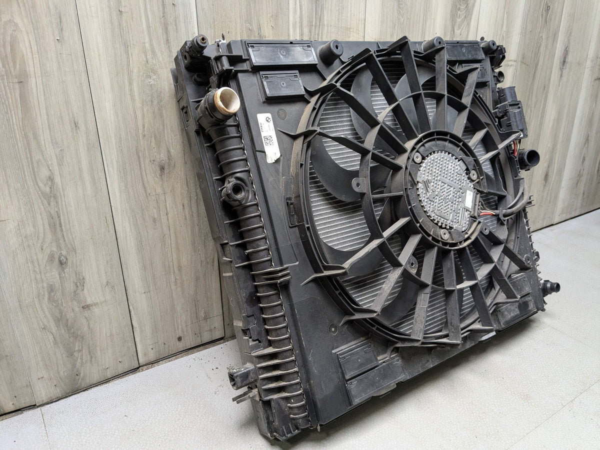 2018 BMW X3 G01 Radiator Cooling Condenser Fan Shroud Assembly SET 8487637