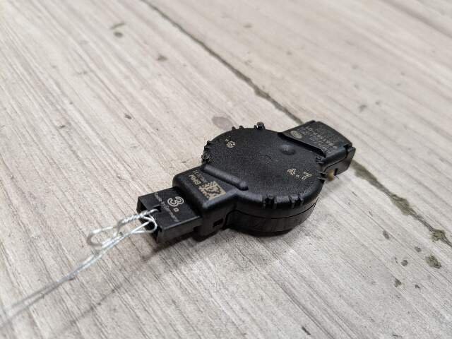 OEM BMW G01 G05 G07 G20 G30 X3 X5 Rain Light Solar Fog Condensation Sensor HUD