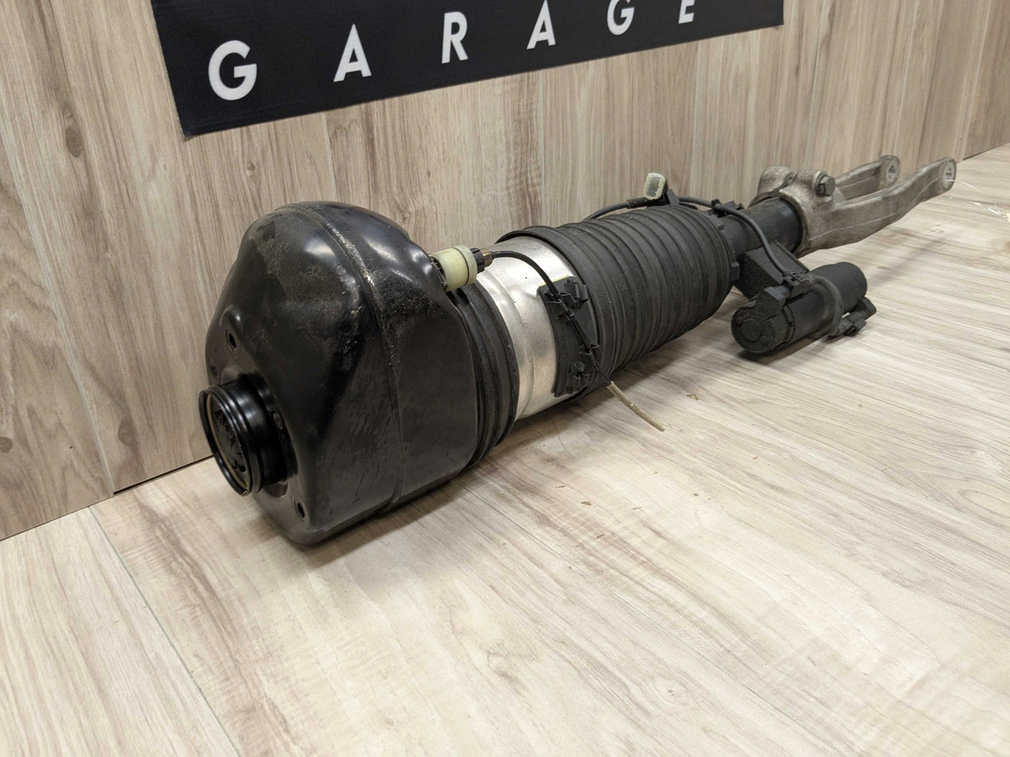 16-22 OEM BMW G11 G12 740iX 745eX 750iX B7 FRONT Right Passenger Air Shock Strut