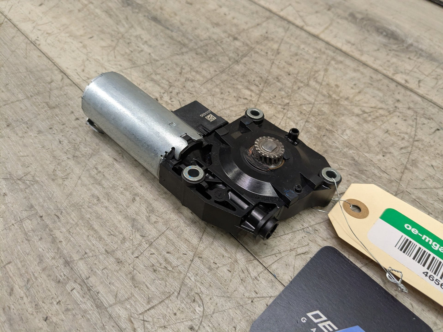 2020 BMW 330i G20 Sunroof Sun Roof Glass Motor 7424804 OEM BMW G20 G22 G26 G42 G80 G82 G87 M2 M3 M4 Sunroof Moonroof Motor Drive Unit