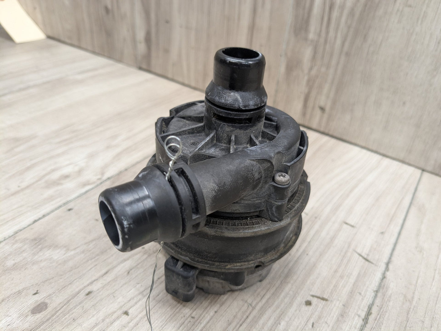 2015-2021 Mercedes-Benz C43 W205 Auxilary Water Coolant Pump A0392024050 OEM