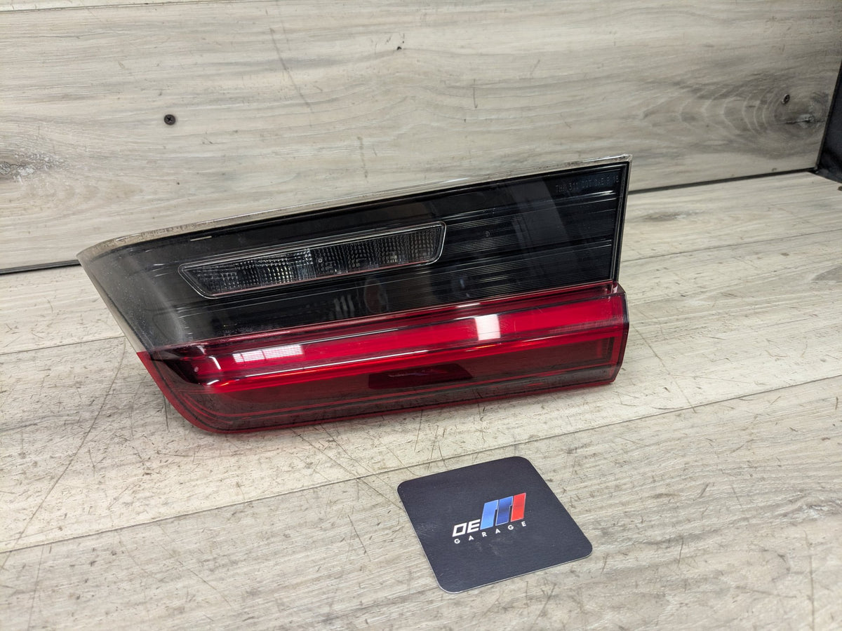 2021 BMW 330i G20 Rear Right Passenger Inner Tail Light 7495090 PRE-LCI OEM BMW G20 G80 330 M340 M3 Rear Right Passenger Inner Stop Tail Light OEM