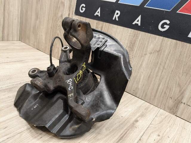 2004 BMW Z4 E85 Front Left Driver Spindle Knuckle w/ Bearing 1096429