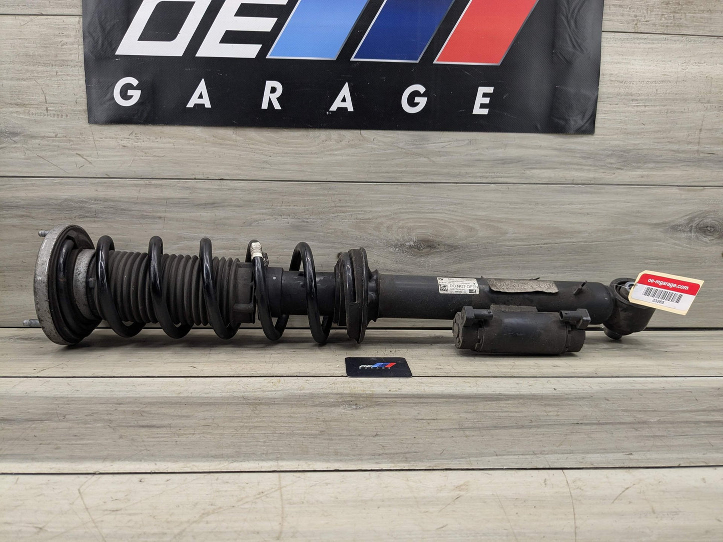 2018 BMW M550i G30 Rear Left Driver Spring Strut Shock Absorber 6867353 17-23 OEM BMW G30 M550 Rear Left Driver Side Strut Shock Absorber w/ Spring VDC