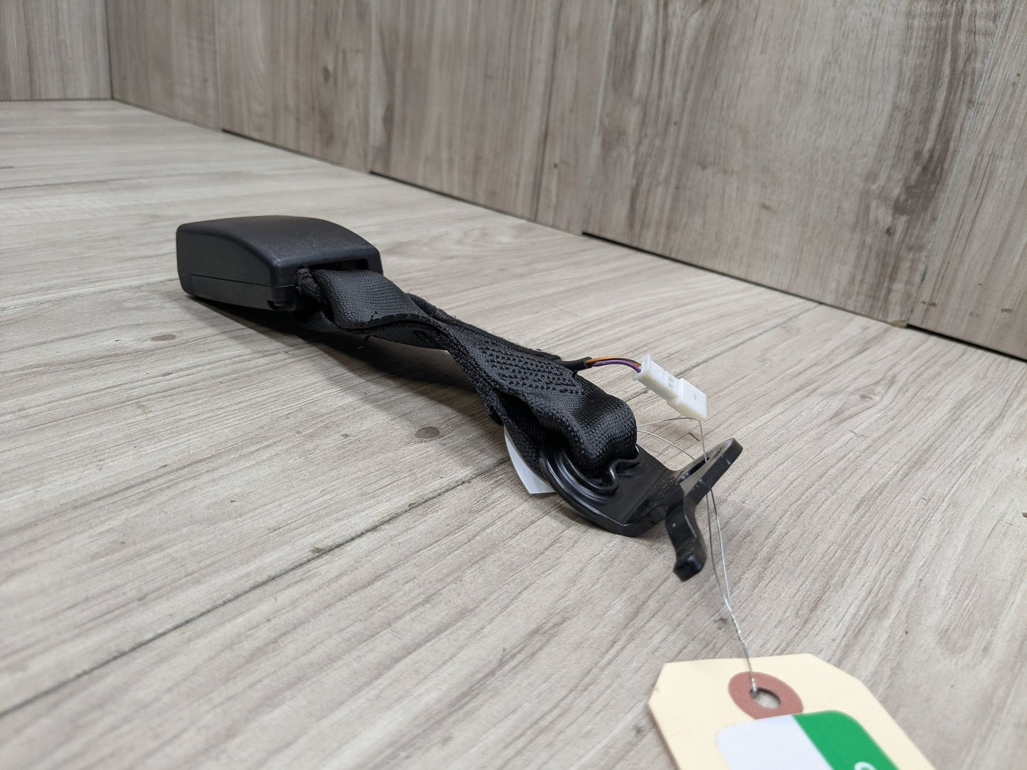 OEM BMW F90 M5 G30 530 540 M550 Rear Center Middle Seatbelt Seat Belt Buckle