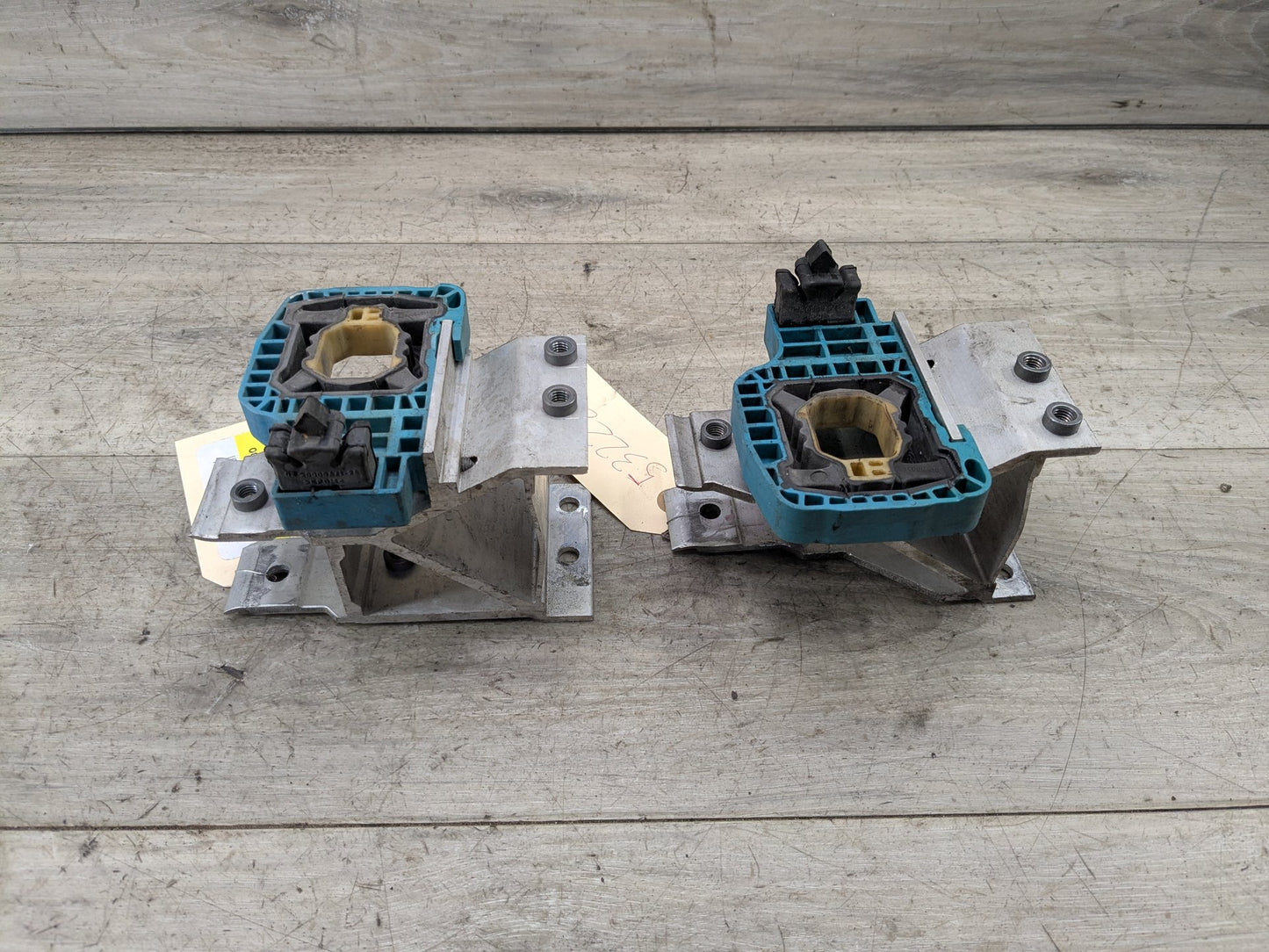 OEM BMW F90 F93 G11 G12 G16 G30 M5 Radiator Mount Support Bracket Left Right SET