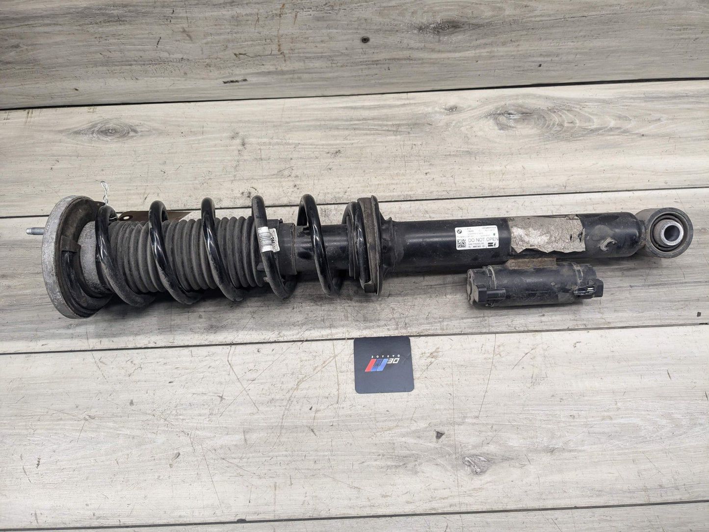 2019 BMW M550i G30 Rear Left Driver Spring Strut Shock Absorber 6867353 NOTE* OEM BMW G30 M550iX REAR Left Driver Side Strut Shock Absorber Spring VDC