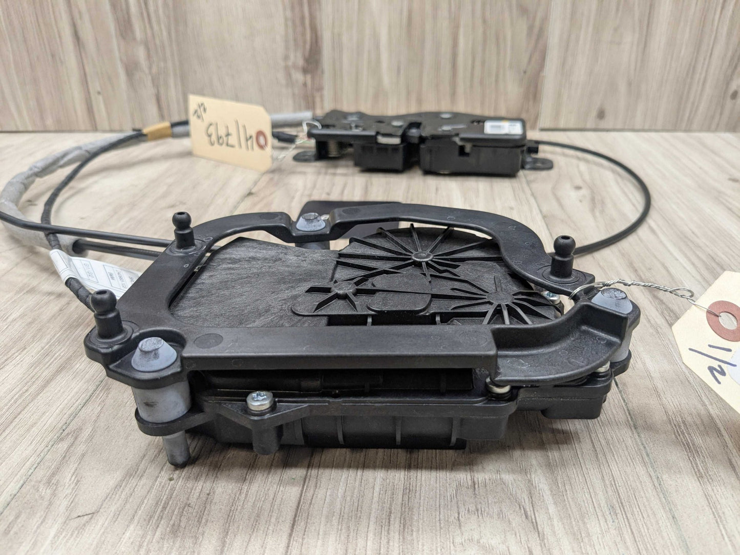 2017 BMW 740i G12 Liftgate Trunk Lid Liftgate Lock Latch Actuators SET 7357097 16-22 OEM BMW G11 G12 740 750 M760 Trunk Lid Power Lock Drive Actuator
