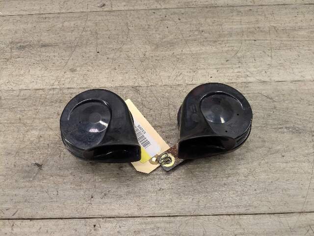 1996 - 2003 BMW Z3 E36 Alarm Horns SET 8407730 M54B25O0