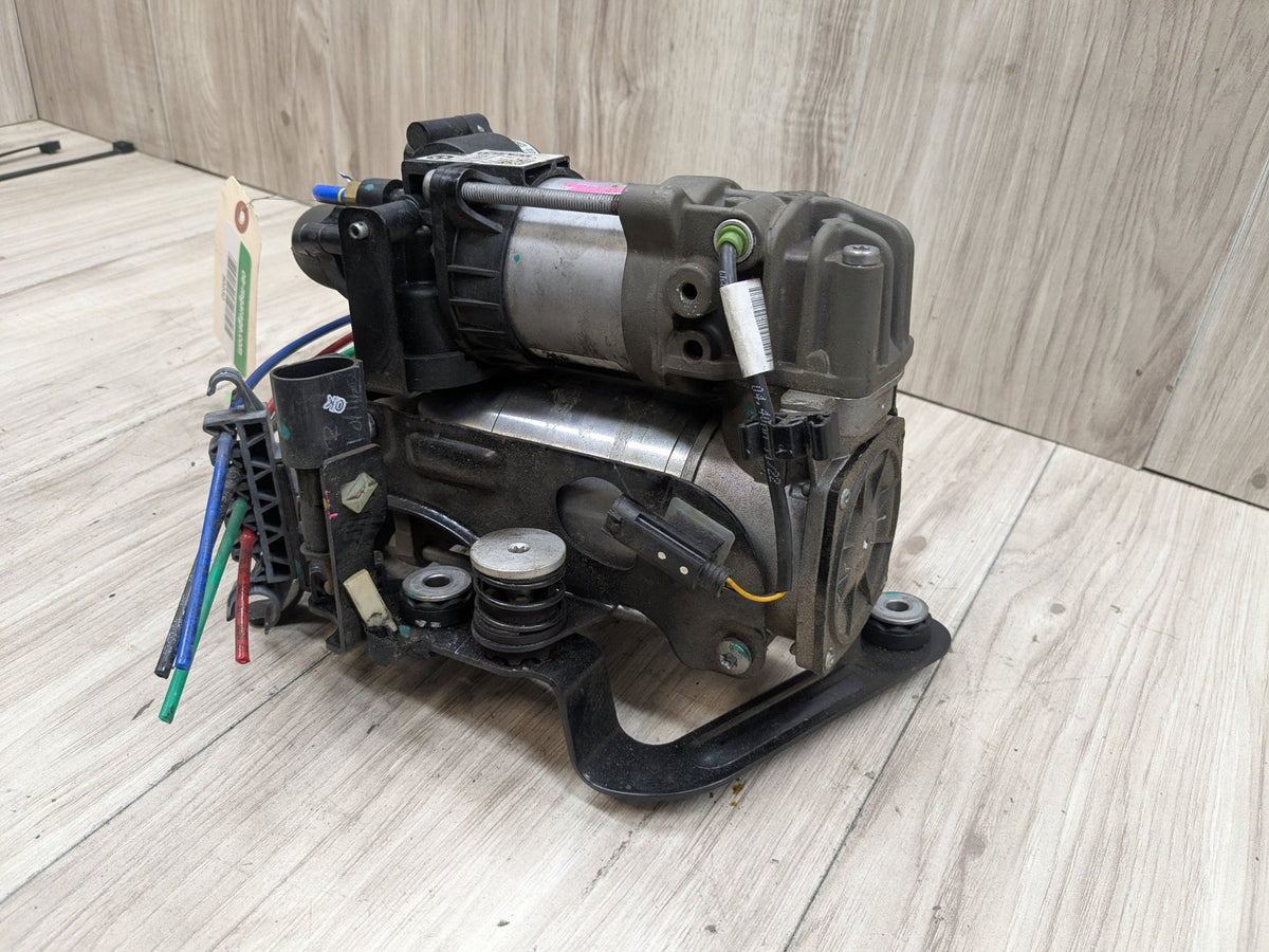 2016 BMW 750i G12 Air Suspension Compressor Pump 6861882 16-22 OEM BMW G11 G12 740 750 M760 Air Suspension Compressor Pump Module Motor OEM