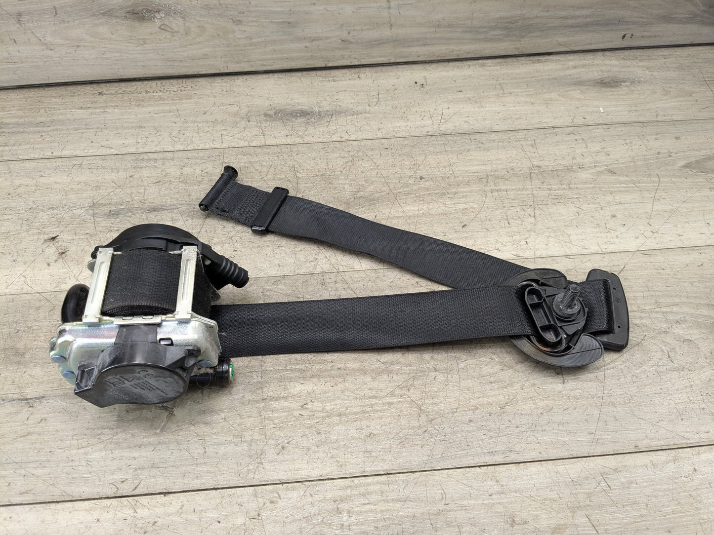 OEM BMW F15 F16 F85 X5 X6 Front Left Driver Seat Belt Seatbelt Retractor Black