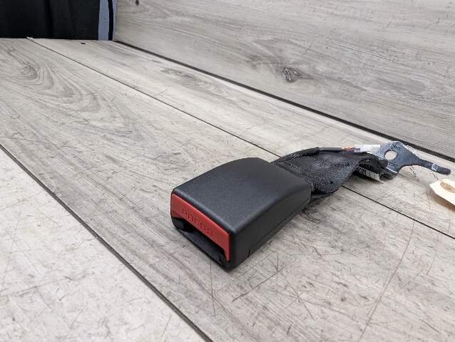 OEM BMW F90 M5 G30 530 540 M550 Rear Center Middle Seatbelt Seat Belt Buckle