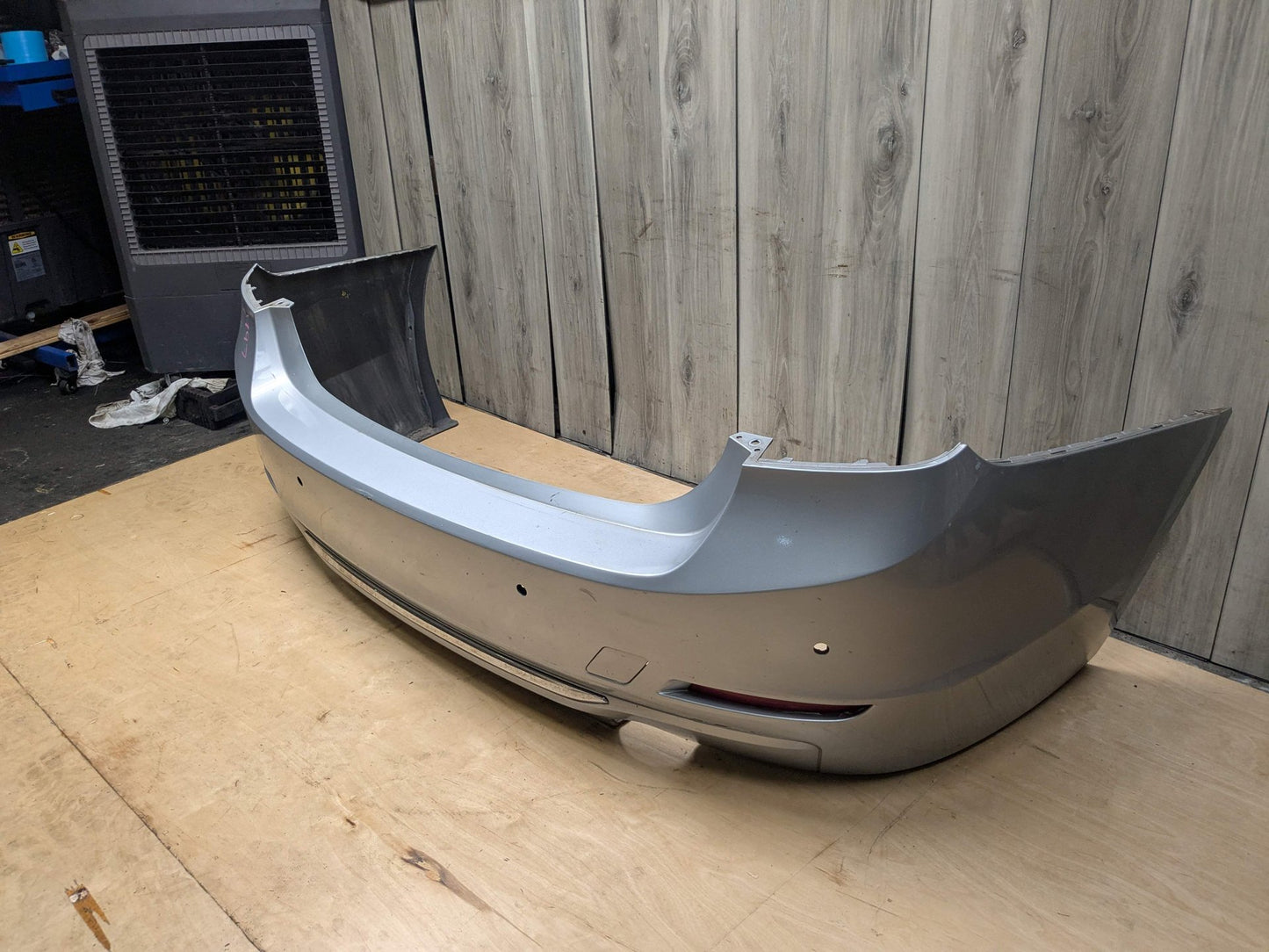 *12-15 OEM BMW F30 335 PRE-LCI Rear Bumper Cover LINES Trim Dual Exhaust Gray Silver GLACIERSILBER METALLIC (A83)
