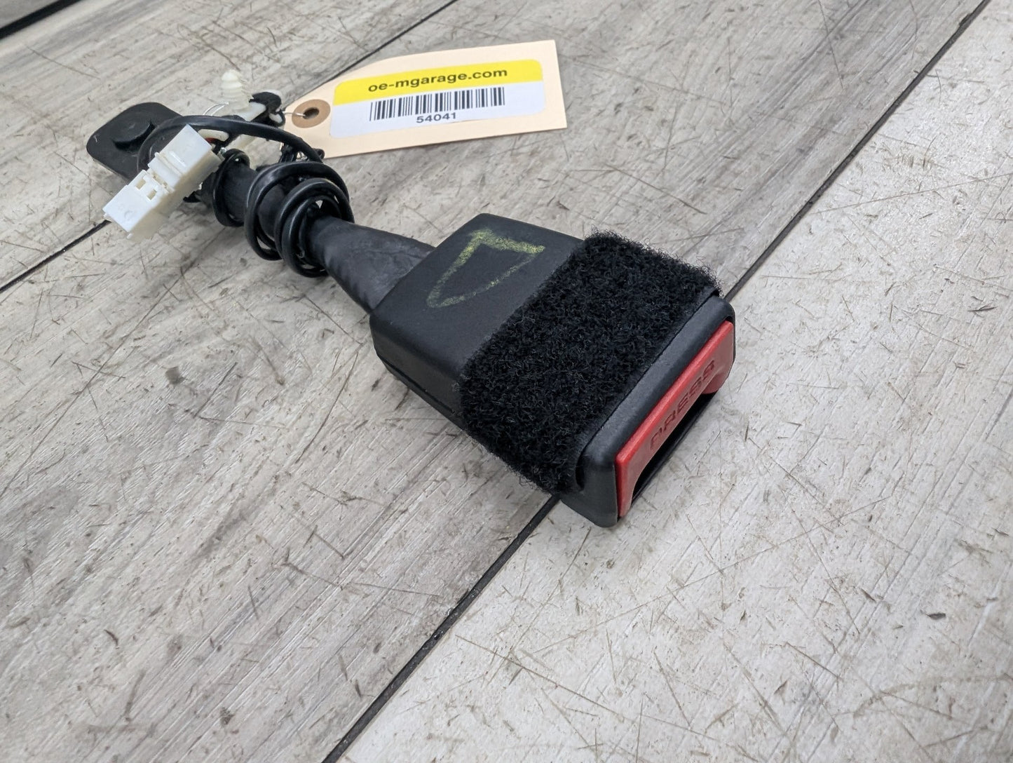 OEM BMW F90 G11 G12 G30 530 540 M550 750 M5 Front Left or Right Seatbelt Buckle