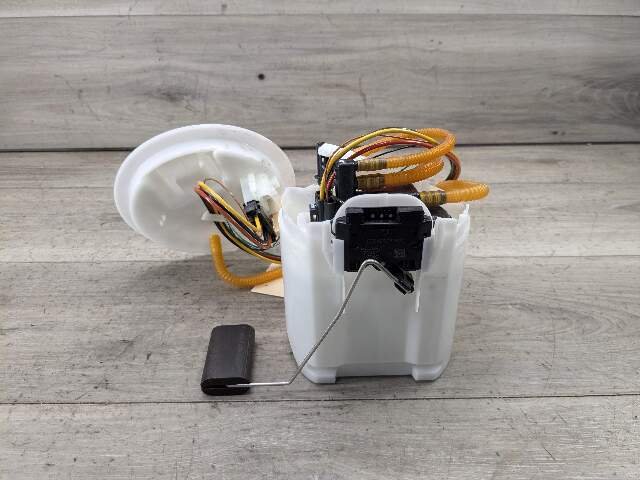 17-20 OEM BMW G30 M550iX Engine N63R Gas Tank Mount Fuel Pump w/ Sending Unit