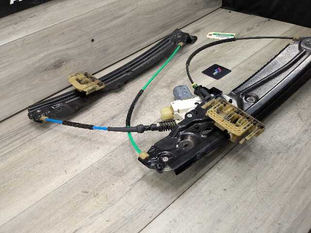 OEM BMW F10 528 535 550 M5 FRONT Right Passenger Door Window Regulator Motor