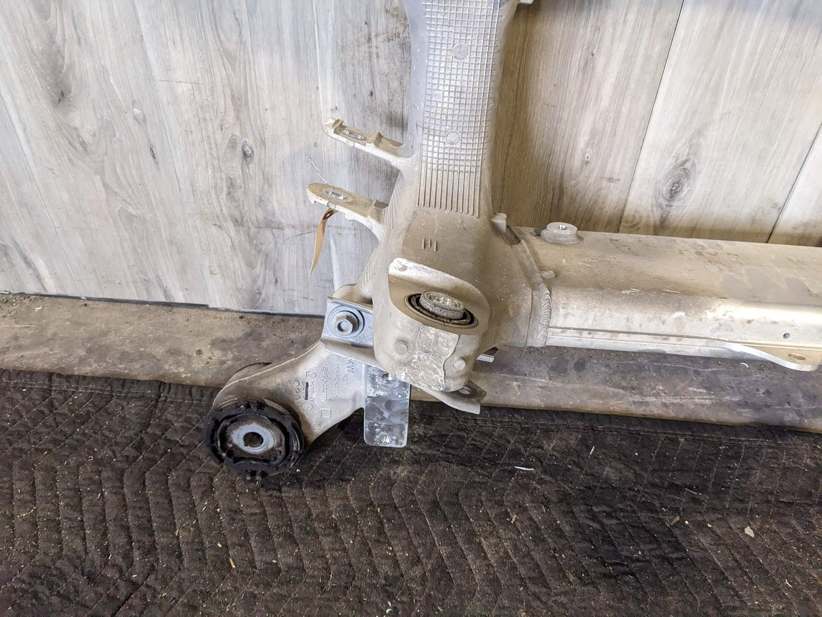 2016 750xi G12 Rear Axle Support Crossmember Subframe 6861201 OEM BMW G11 G12 G16 G30 Rear Axle Subframe Suspension Carrier Crossmember OEM