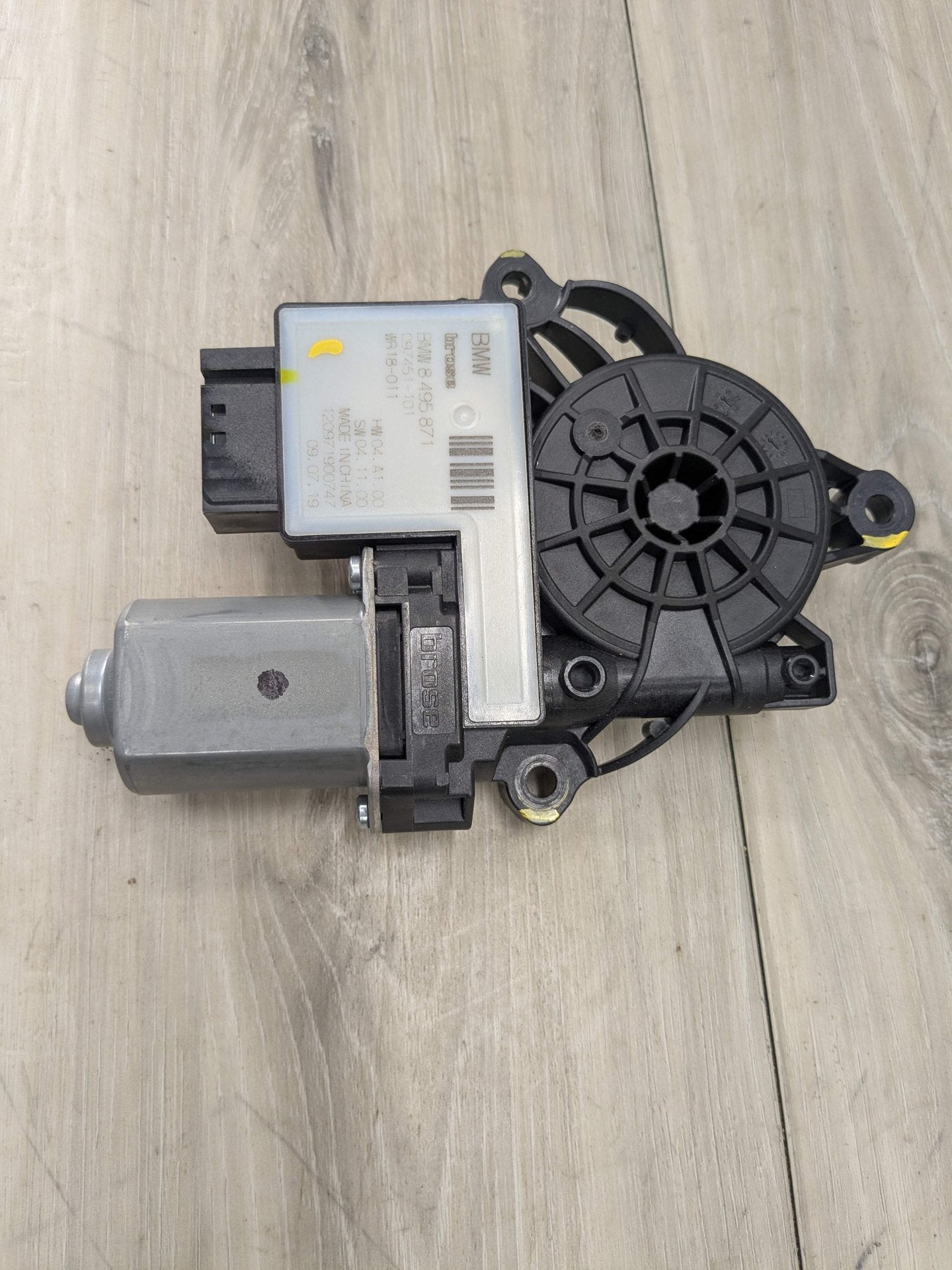 2020 BMW 330i G20 Rear Left Driver Door Window Glass Regulator Motor 8495871 OEM BMW G20 G80 330 M340 M3 REAR Left Driver Side Door Window Regulator Motor