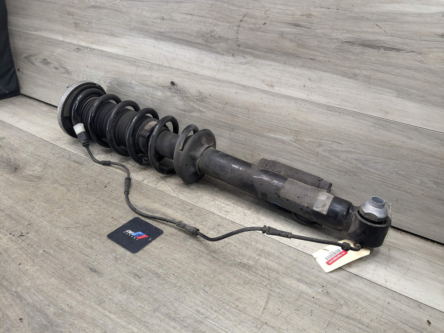 2018 BMW 550i G30 Rear Left Driver Spring Strut Shock Absorber 6867353 17-23 OEM BMW G30 M550 Rear Left Driver Side Strut Shock Absorber w/ Spring VDC