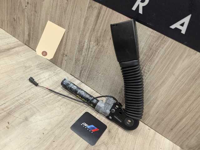 2012 BMW Alpina B7 F02 Front Right Passenger Seatbelt Seat Belt Buckle 9115306
