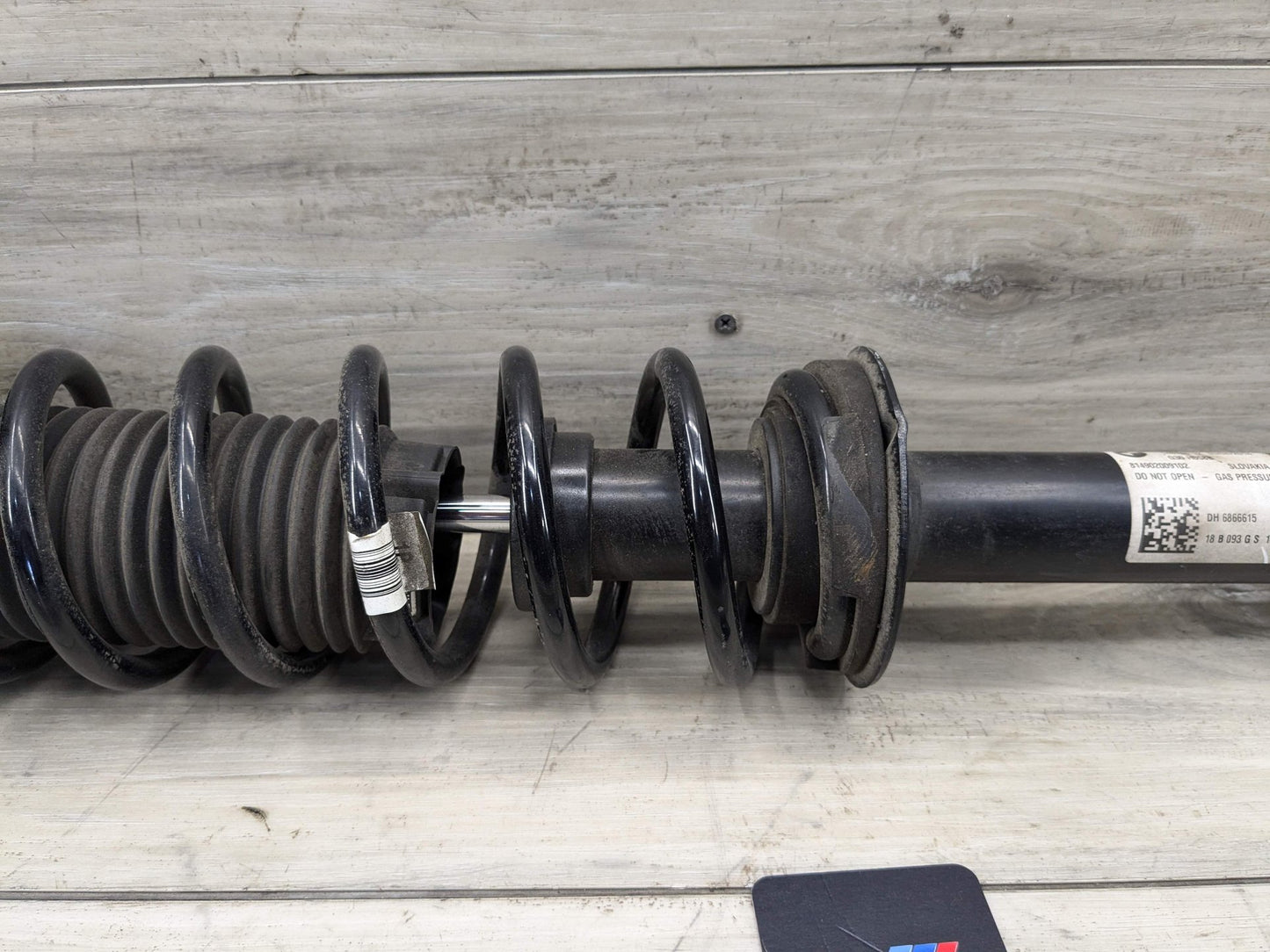 2018 BMW 540i G30 Rear Left or Right Spring Strut Shock Absorber 6866615 OEM BMW G30 530 540 REAR Left Right Suspension Strut Shock Absorber w/ Spring