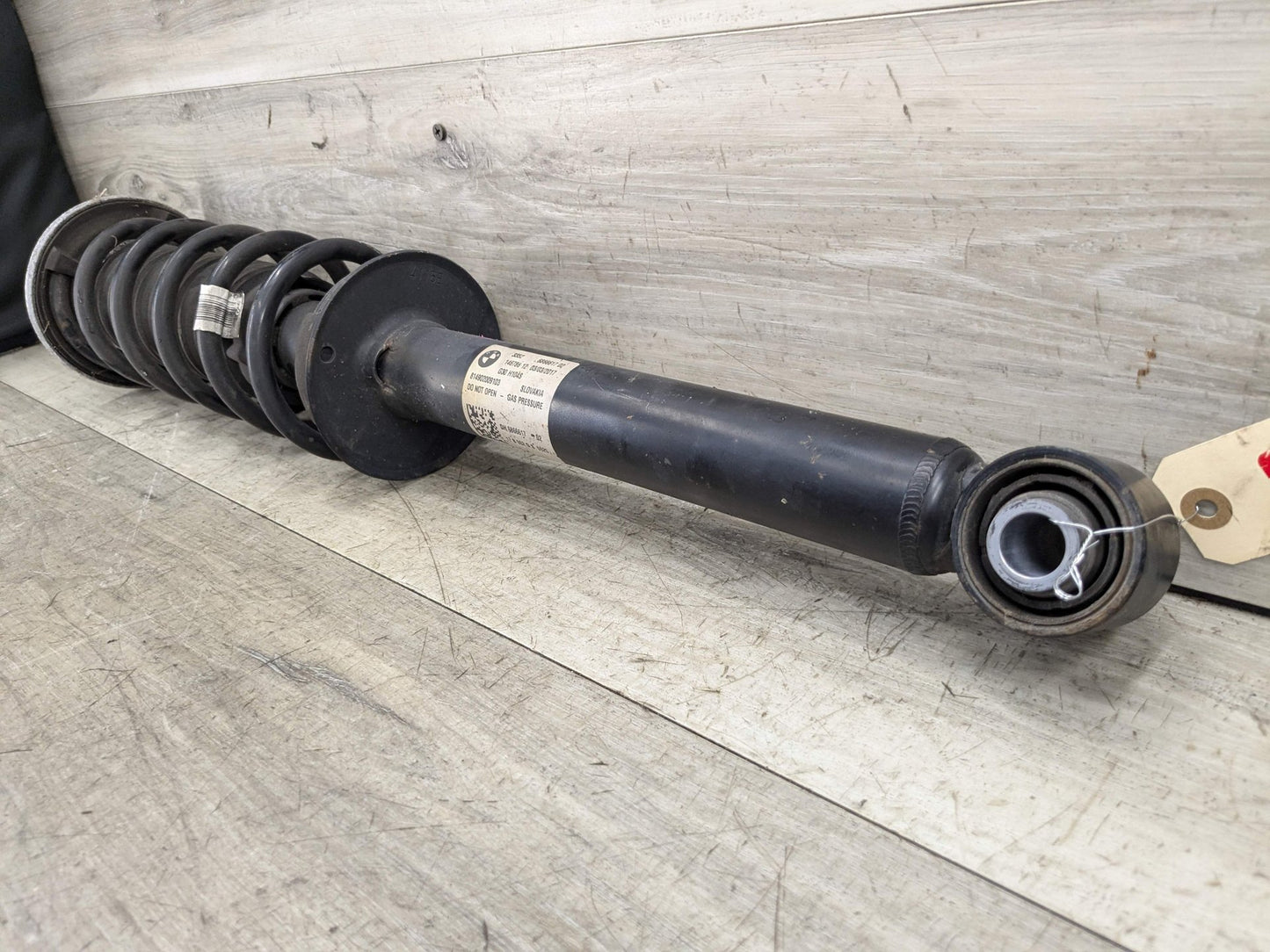 2017 BMW 540i G30 Rear Left Driver Spring Strut Shock Absorber 6866617 OEM BMW G30 530 540 REAR Left Right Side Suspension Strut Shock Absorber Spring