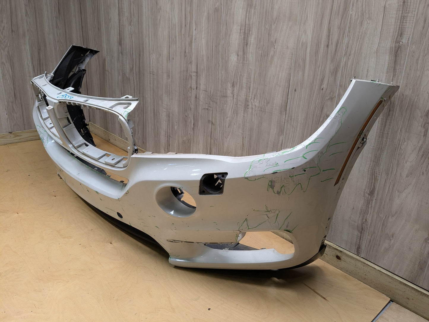 *14-18 OEM BMW F15 X5 Front Bumper Cover Panel White A96 MINERALWEISS METALLIC (A96)