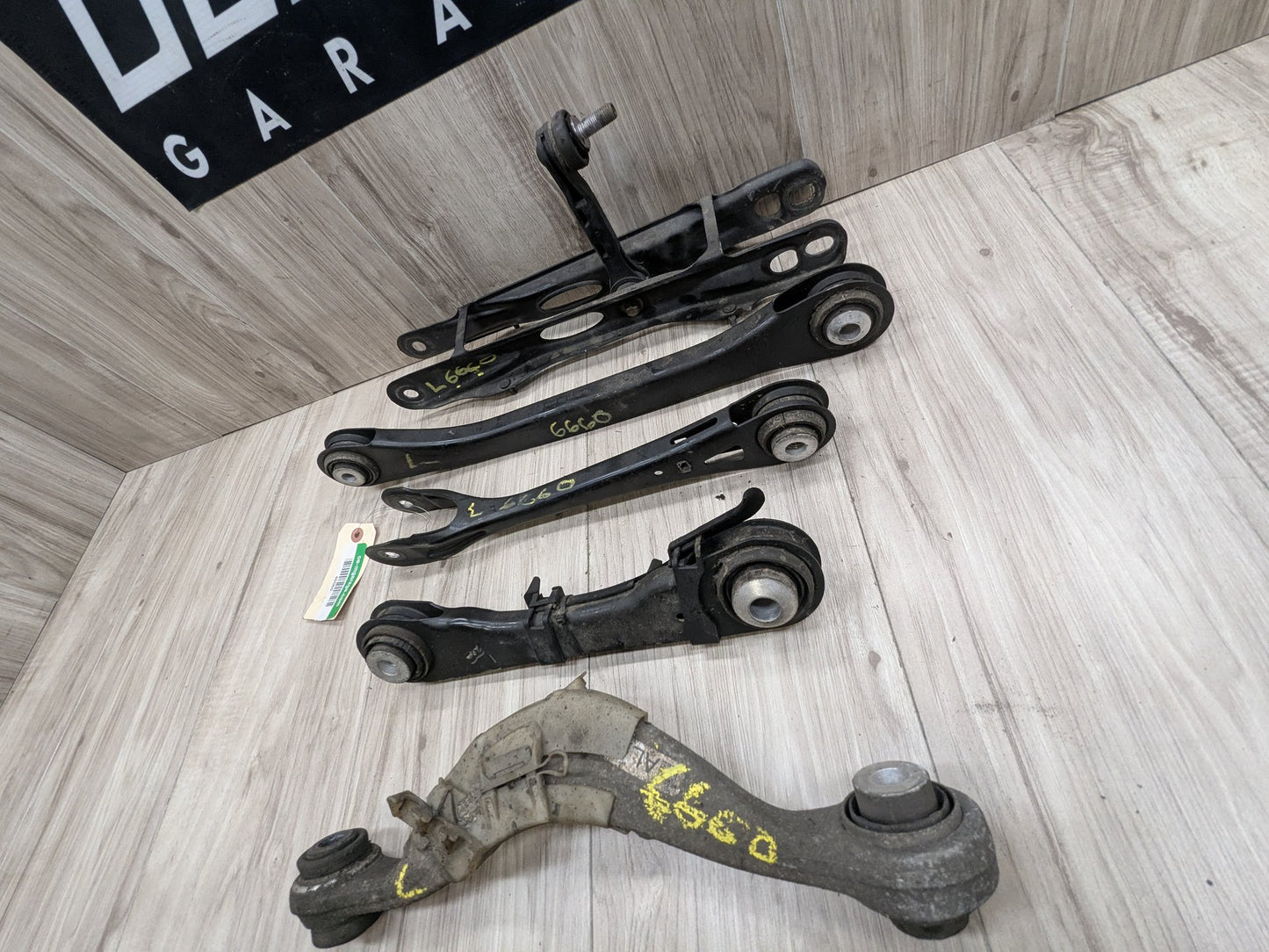 2018 BMW M550i G30 Rear Left Driver Control Arms SET 6861125 OEM BMW G11 G12 G14 G15 G16 G30 Rear Left Driver Upper Lower Control Arm SET