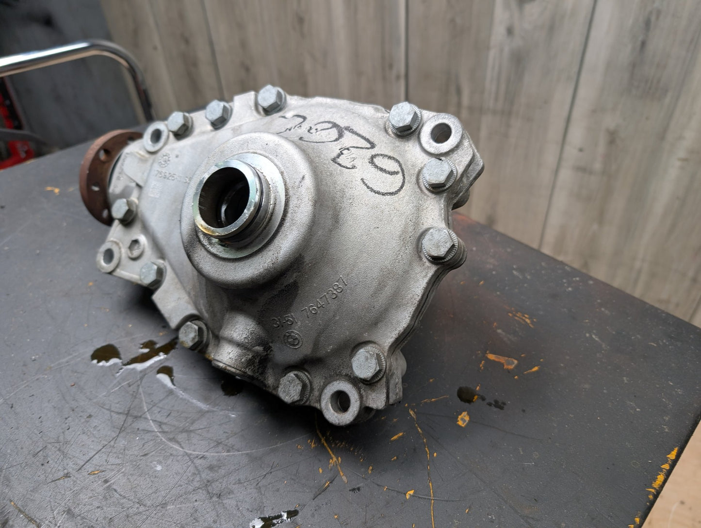 2020 BMW 740i G12 Front Axle Carrier Differential 7647386 OEM BMW G11 G12 G20 G30 xDrive AWD Front Differential Axle Gearbox Carrier 2.81