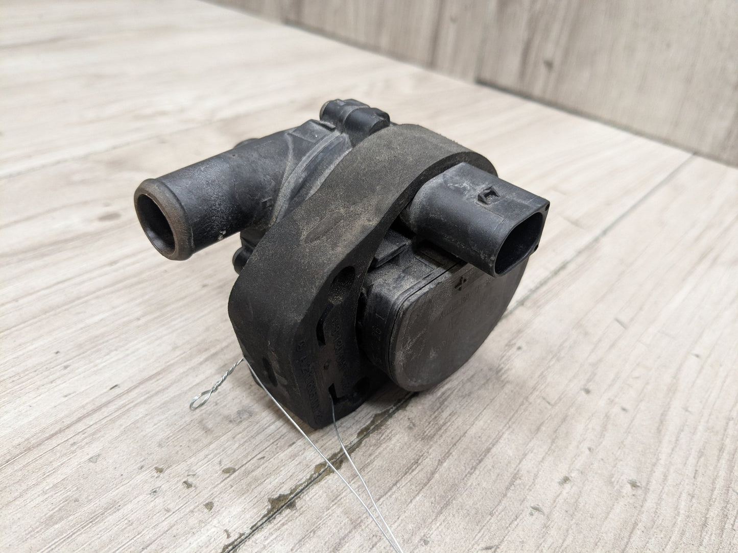 2015-2021 Mercedes-Benz C43 W205 Auxilary Water Coolant Pump A2118350028 OEM