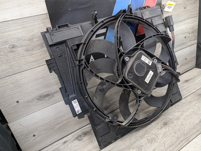 2011-2016 BMW 528i F10 Fan Shroud Housing w/ Motor 7618787 OEM BMW F10 528 Radiator Cooling Fan Shroud w Motor 600W OEM