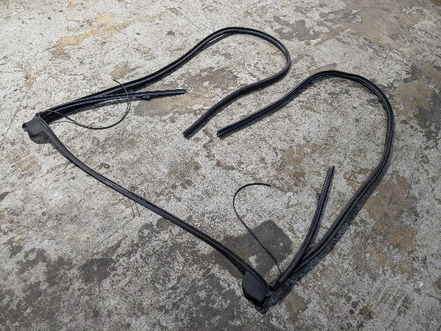 OEM BMW G23 G83 430 M440 Convertible Front Windshield Seal Sealing Weather Strip